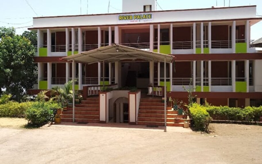 Panchgani River Palace Landscape Image